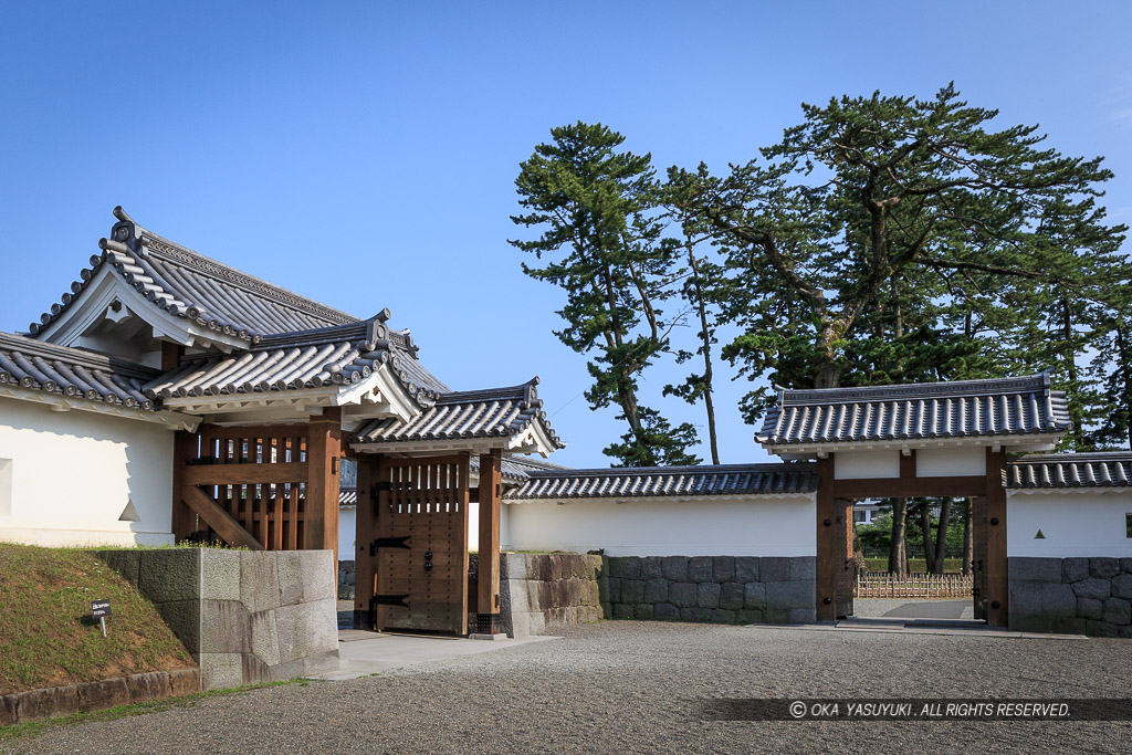 馬出門・内冠木門