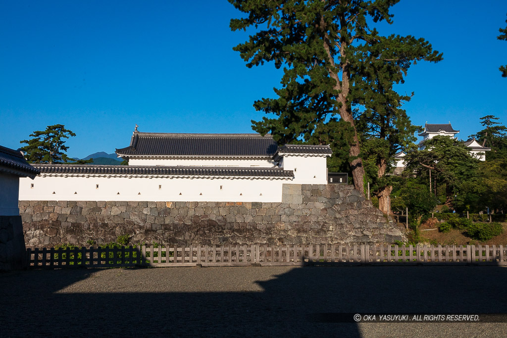 馬出門虎口から銅門枡形土塀