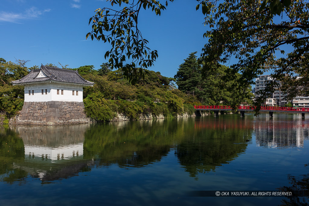 二の丸隅櫓と学橋・二の丸東掘