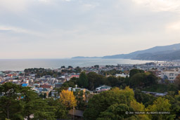 小田原城天守から相模湾を望む|高解像度画像サイズ:6720 x 4480 pixels|写真番号:5D4A1586|撮影:Canon EOS 5D Mark IV