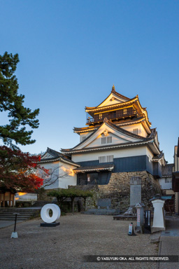 岡崎城天守・本丸から | 高解像度画像サイズ：4396 x 6592 pixels | 写真番号：344A4472 | 撮影：Canon EOS R5