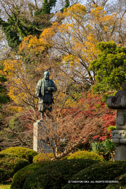 徳川家康銅像 | 高解像度画像サイズ：2978 x 4466 pixels | 写真番号：5D4A3594 | 撮影：Canon EOS 5D Mark IV