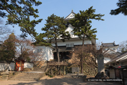 岡崎城天守・過去の姿 | 高解像度画像サイズ：4992 x 3328 pixels | 写真番号：VJ7Z4186 | 撮影：Canon EOS-1Ds Mark II
