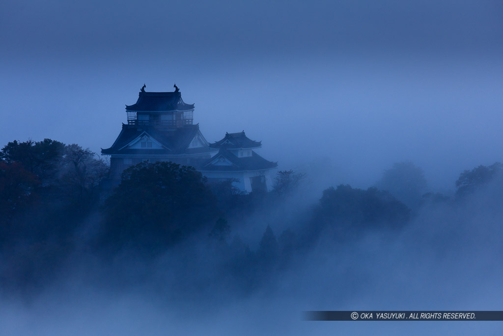 天守と雲海