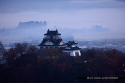 朝霧と越前大野城｜高解像度画像サイズ：8321 x 5548 pixels｜写真番号：5DSA2201｜撮影：Canon EOS 5DS