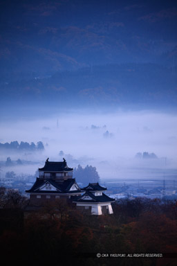 朝霧と越前大野城｜高解像度画像サイズ：5792 x 8688 pixels｜写真番号：5DSA2226｜撮影：Canon EOS 5DS