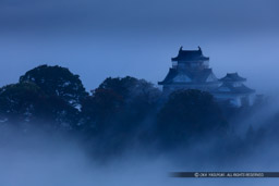 天守と雲海｜高解像度画像サイズ：8468 x 5645 pixels｜写真番号：5DSA2240｜撮影：Canon EOS 5DS