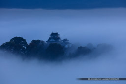 天守と雲海｜高解像度画像サイズ：8576 x 5717 pixels｜写真番号：5DSA2243｜撮影：Canon EOS 5DS