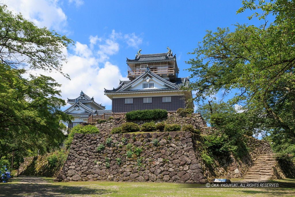 越前大野城の夏・本丸から望む天守