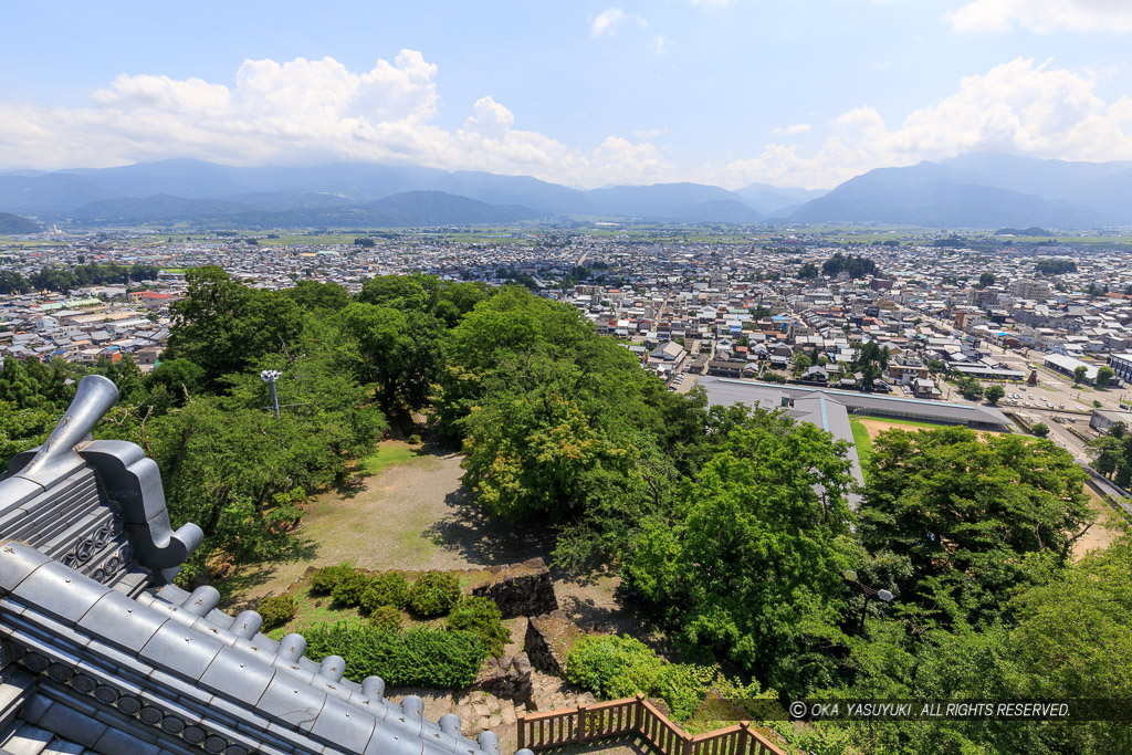 天守から城下町を望む