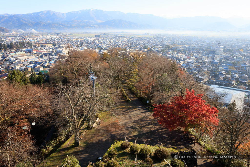 天守より城下町を望む