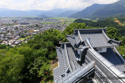 天守から天狗書院（城下は新しい町）｜高解像度画像サイズ：6389 x 4260 pixels｜写真番号：5D4A8429｜撮影：Canon EOS 5D Mark IV