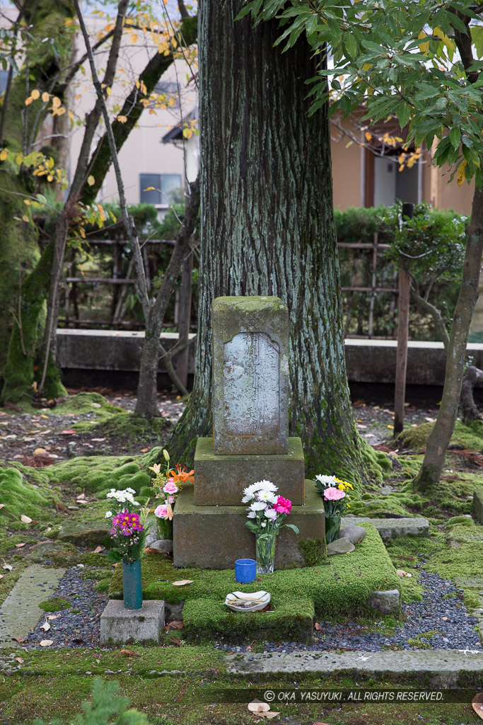 高徳院・祥順院・愛王丸の墓・朝倉義景墓所