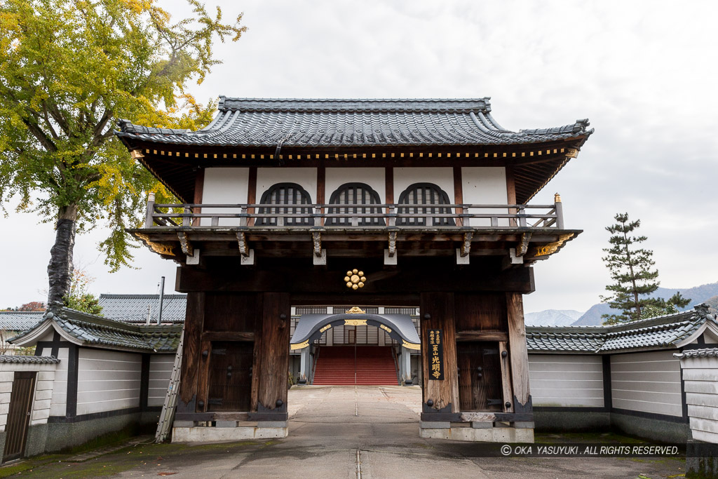 移築城門・鳩門・光明寺・2階は復興