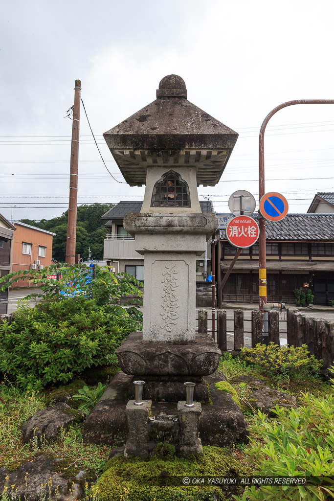 石灯籠通り