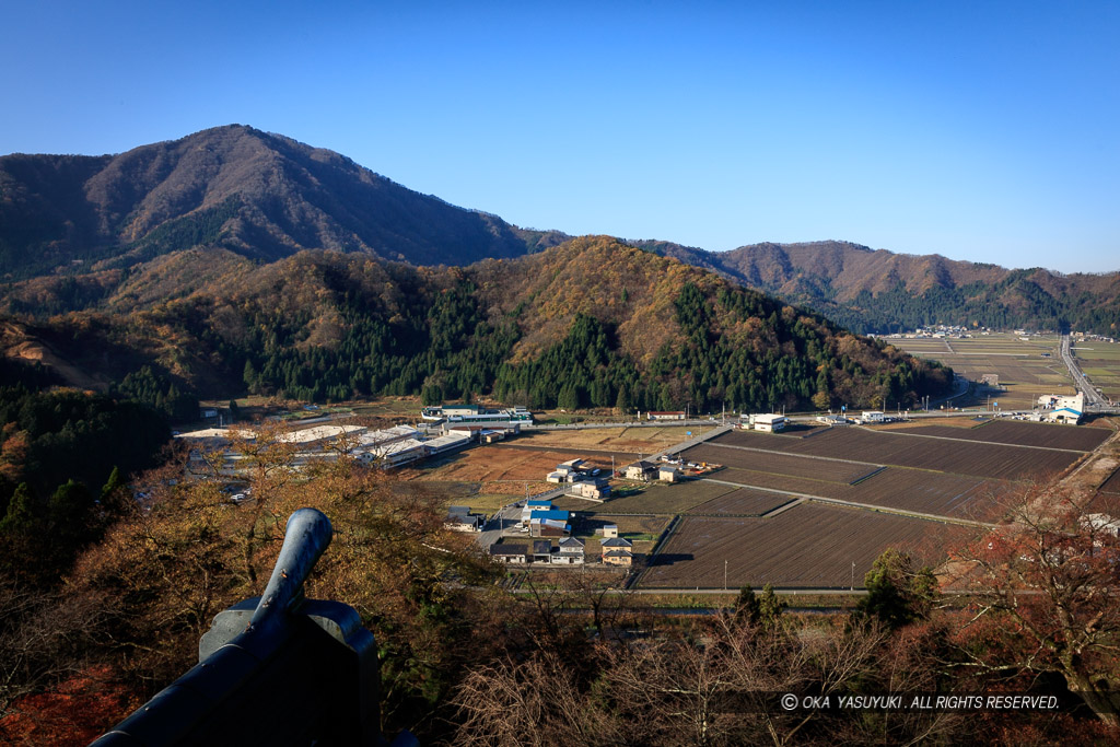 大野城から戌山城を望む