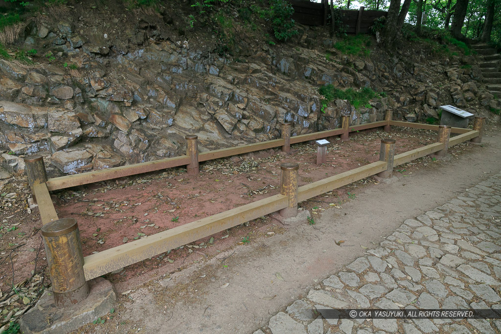 礎石建物址・馬場下通路