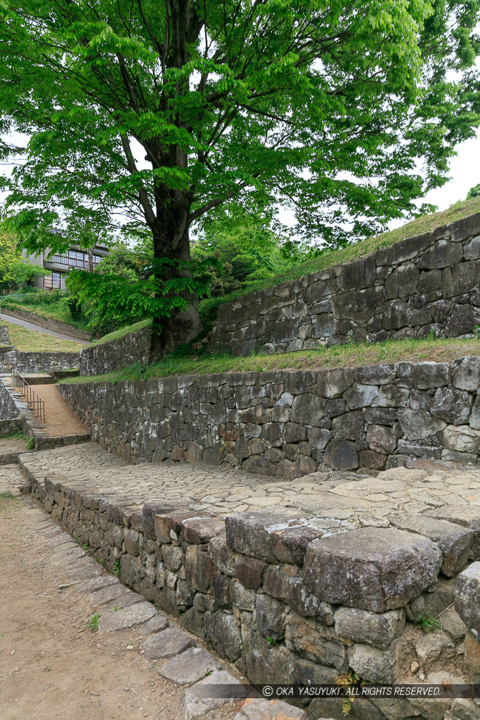 土塁石垣