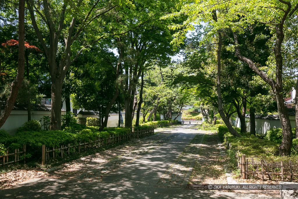 東小路