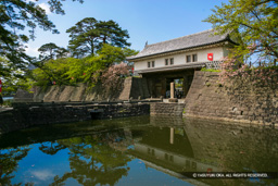 本丸表門・土橋 | 高解像度画像サイズ：4992 x 3328 pixels | 写真番号：VJ7Z3724 | 撮影：Canon EOS-1Ds Mark II