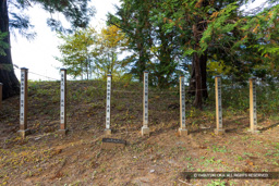 武田勝頼公霊社・武田14将霊碑 | 高解像度画像サイズ：8192 x 5464 pixels | 写真番号：6F1A5142 | 撮影：Canon EOS R5m2