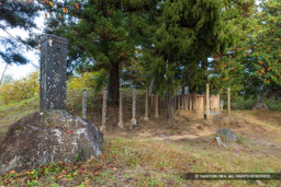 武田勝頼公霊社・武田14将霊碑 | 高解像度画像サイズ：7602 x 5070 pixels | 写真番号：6F1A5147 | 撮影：Canon EOS R5m2