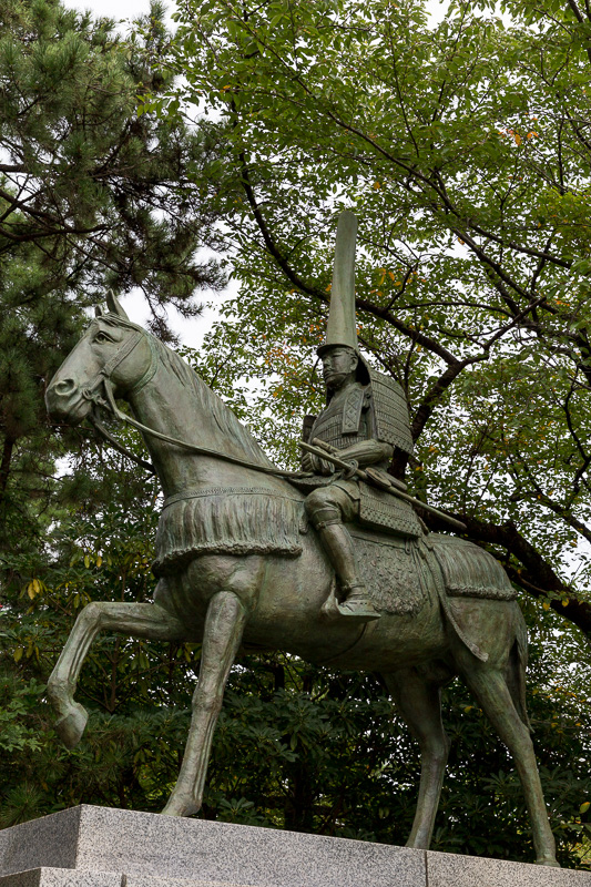 高岡城　写真ライブラリー：前田利長銅像