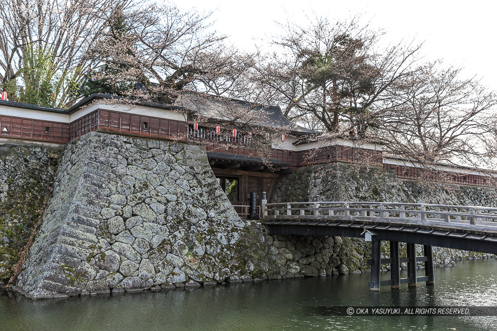 高島城冠木門