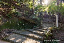 三日月井戸 | 高解像度画像サイズ：8192 x 5464 pixels | 写真番号：6F1A5618 | 撮影：Canon EOS R5m2
