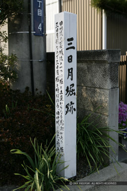 三日月堀跡｜高解像度画像サイズ：1664 x 2496 pixels｜写真番号：VJ7Z3151｜撮影：Canon EOS-1Ds Mark II