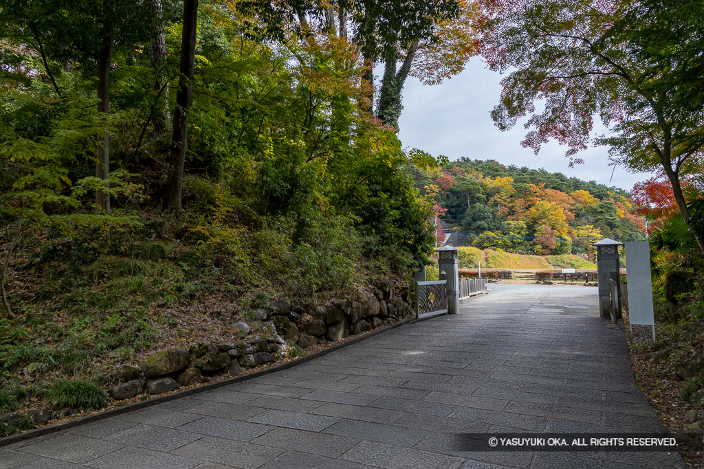 大手門跡・土塁