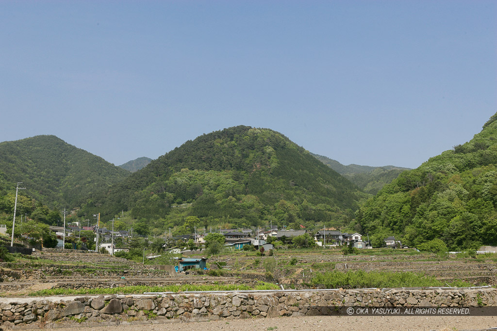 要害山城を躑躅ヶ崎館方面からの望む