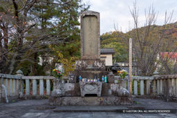 武田信玄公の墓 | 高解像度画像サイズ:7797 x 5200 pixels | 写真番号:6F1A5243 | 撮影:Canon EOS R5m2