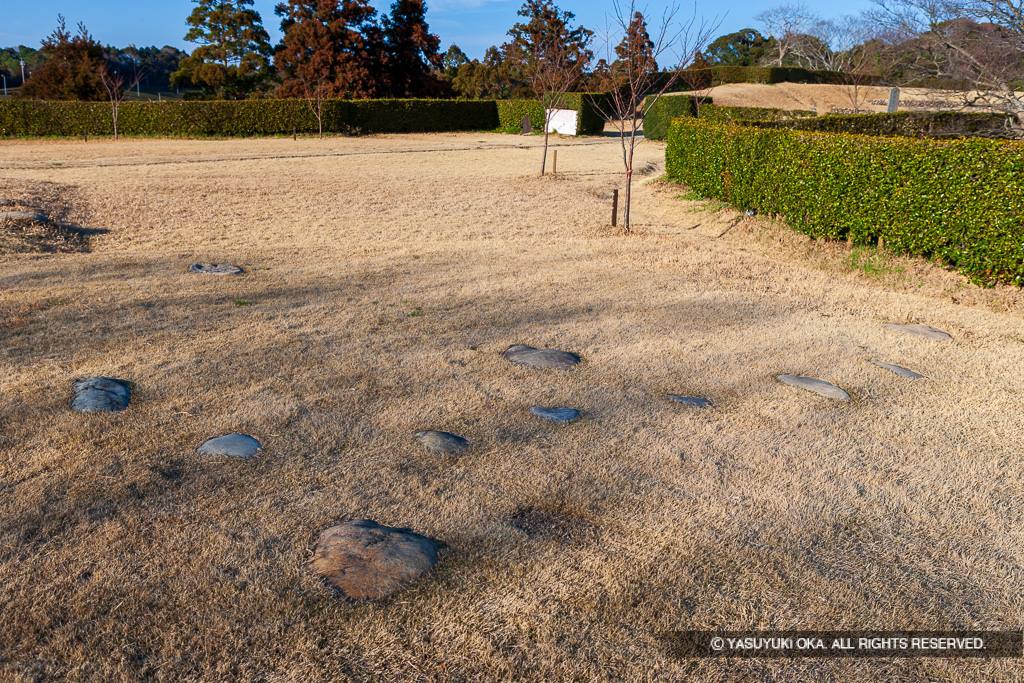 西の丸跡の礎石