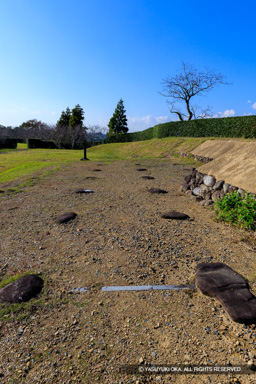本丸天守台の礎石 | 高解像度画像サイズ：5464 x 8192 pixels | 写真番号：6F1A5829 | 撮影：Canon EOS R5m2