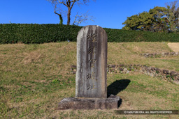 横須賀城址石碑 | 高解像度画像サイズ：8192 x 5464 pixels | 写真番号：6F1A5831 | 撮影：Canon EOS R5m2