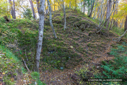 要害山城・主郭土橋石積 | 高解像度画像サイズ：8192 x 5464 pixels | 写真番号：6F1A5077 | 撮影：Canon EOS R5m2