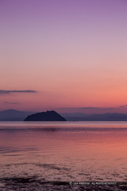 竹生島の夕景｜高解像度画像サイズ：3349 x 5023 pixels｜写真番号：1DXL7579｜撮影：Canon EOS-1D X