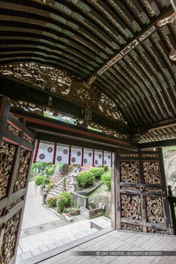 宝厳寺観音堂唐門・大坂城極楽橋・豊国廟極楽門・竹生島｜高解像度画像サイズ：3744 x 5616 pixels｜写真番号：1P3J5833｜撮影：Canon EOS-1Ds Mark III