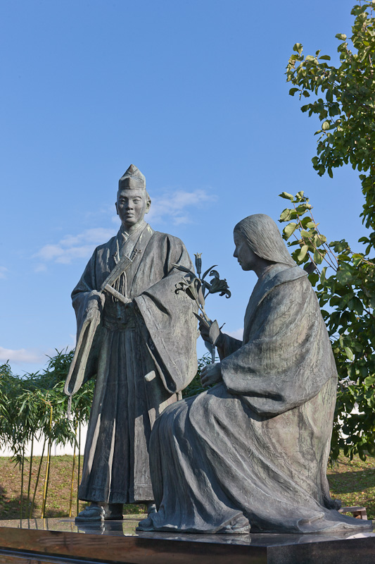 細川忠興・細川ガラシャ銅像