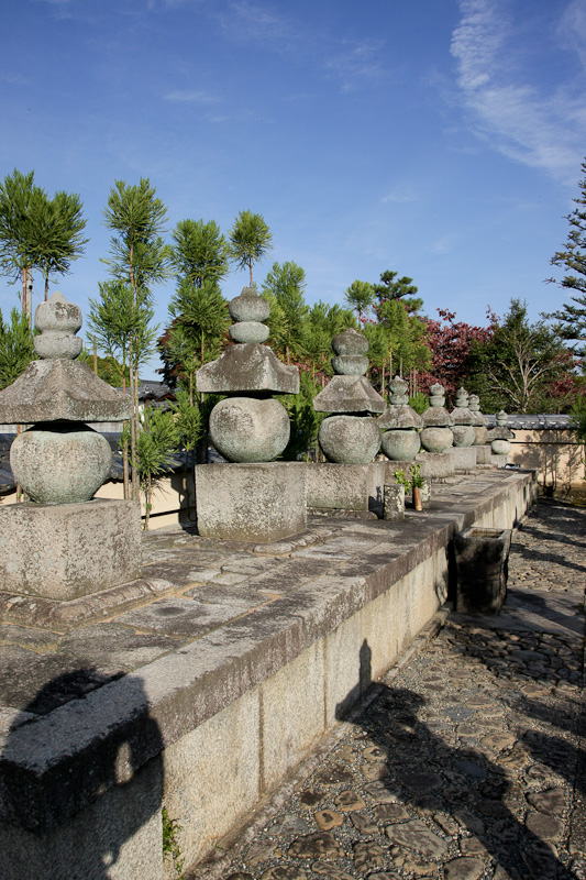 総見院（織田信長一族供養塔：織田信長・秀雄・信雄・信忠・秀勝・信高・信好）