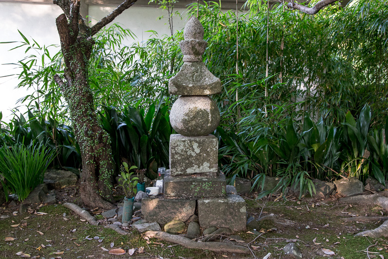 長宗我部軍戸次川戦没者供養塔・雪蹊寺・高知県