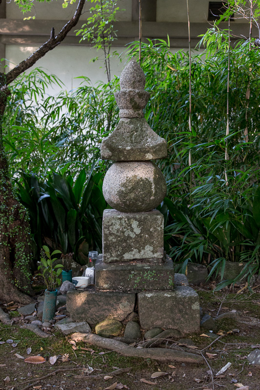 長宗我部軍戸次川戦没者供養塔・雪蹊寺・高知県