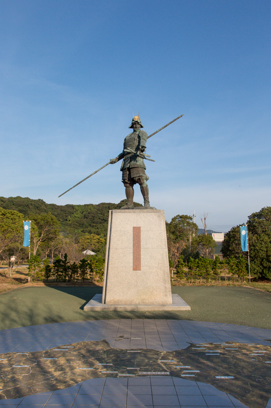 長宗我部元親初陣の銅像