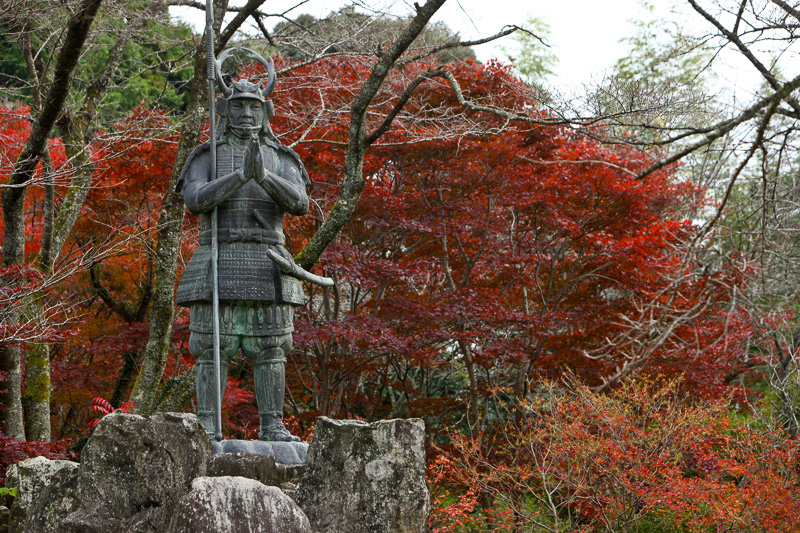 山中鹿之助幸盛銅像・月山富田城