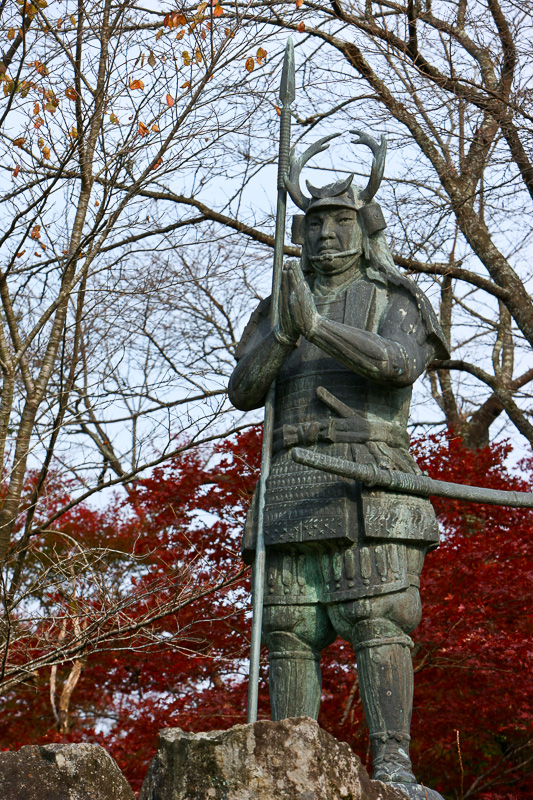 山中鹿之助幸盛銅像・月山富田城